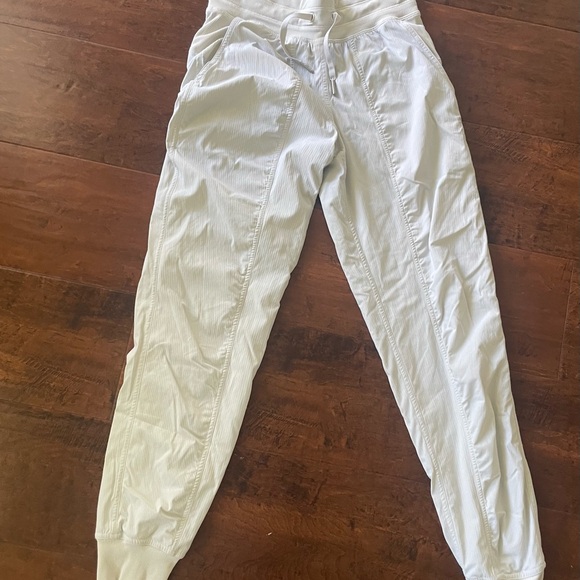 Women’s Lululemon Dance Studio Mid-Rise Jogger Size 2 - Picture 1 of 3